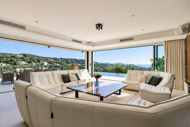 maison à vendre - 7 pièces - 250.0 m2 - CAVALAIRE SUR MER - 83 - PROVENCE-ALPES-COTE-D-AZUR - Century 21 Bianchi Transactions