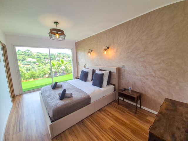 maison à vendre - 7 pièces - 250.0 m2 - CAVALAIRE SUR MER - 83 - PROVENCE-ALPES-COTE-D-AZUR - Century 21 Bianchi Transactions