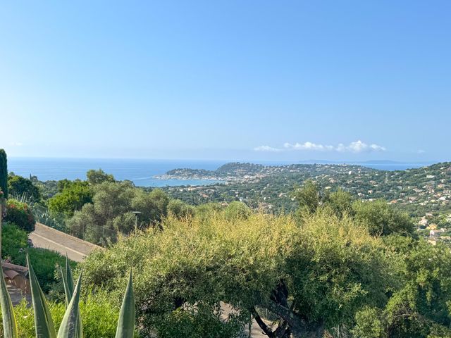 maison à vendre - 5 pièces - 140.0 m2 - CAVALAIRE SUR MER - 83 - PROVENCE-ALPES-COTE-D-AZUR - Century 21 Bianchi Transactions
